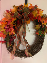 Load image into Gallery viewer, Grapevine Wreath - Fall